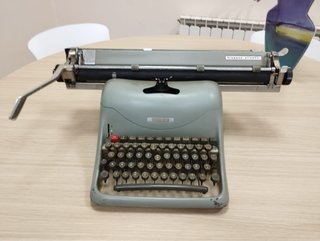 Maquina de escribir Hispano Olivetti