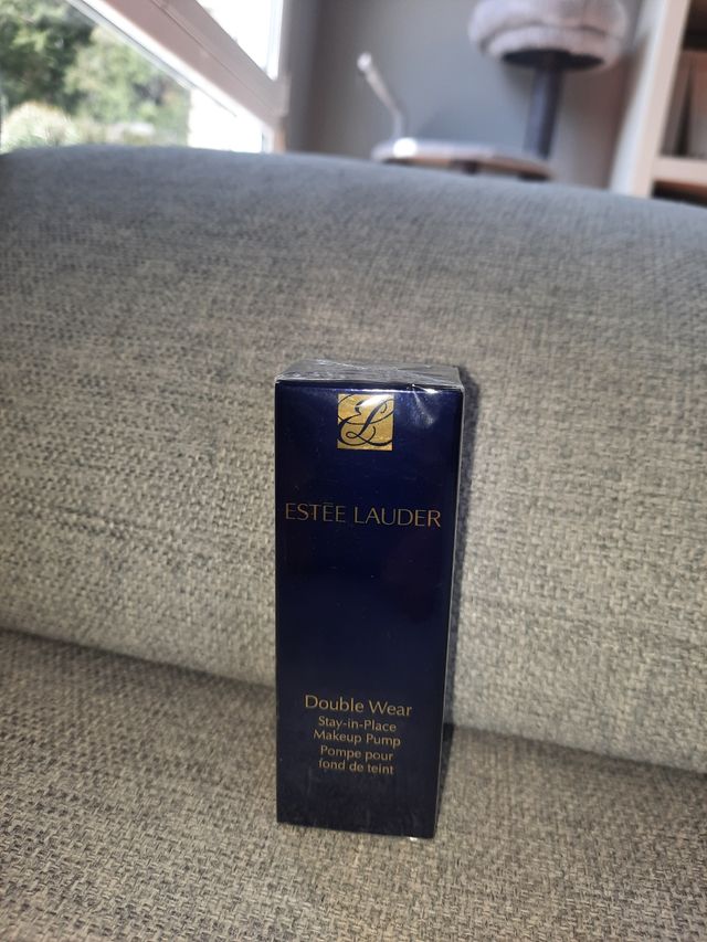 No es maquillaje. Dosificador Double Wear