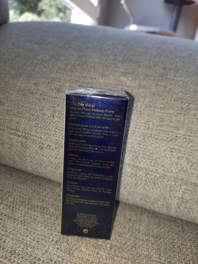 No es maquillaje. Dosificador Double Wear