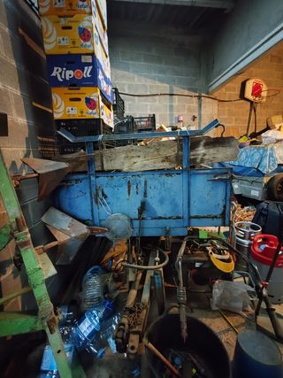 Remolque tractor con tracción y botella