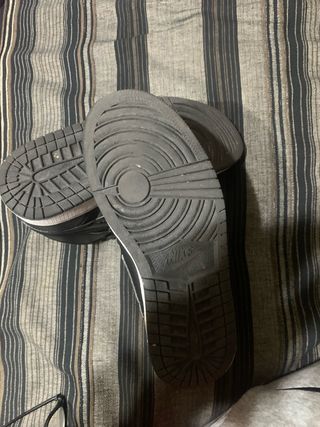 Jordan 1 mid