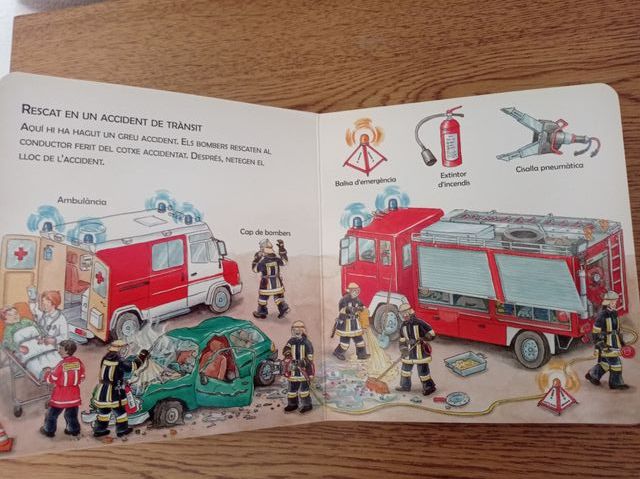 Llibre Bombers (Obre i somriu) libro Bomberos