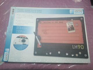 Pizarra magnética de vidrio. Panel organizador