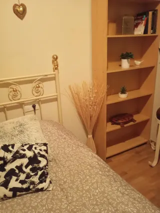 Habitación en alquiler para chica incluidos gastos