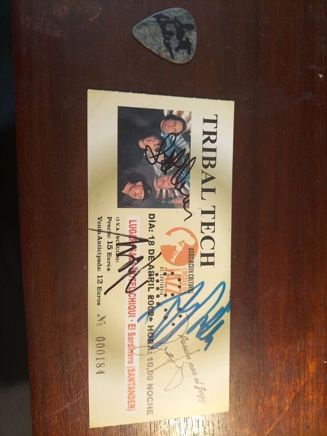 Entrada + pua firmada tribal tech, Scott Henderson