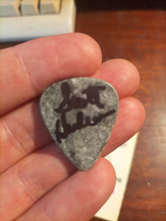 Entrada + pua firmada tribal tech, Scott Henderson