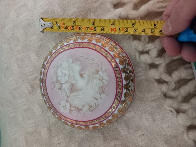 elegante contenitore in porcellana decorata