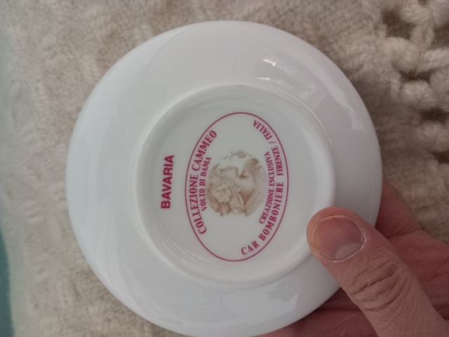 elegante contenitore in porcellana decorata