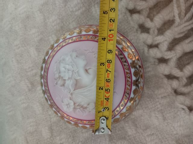 elegante contenitore in porcellana decorata