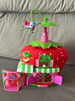 Casa muñeca tarta fresa