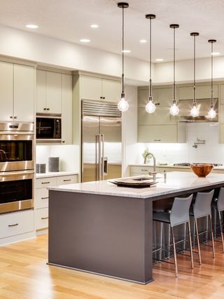 ELECTRICIAN ELECTRICISTA