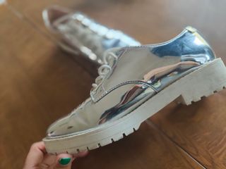 Zapatos plateados