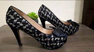 ZAPATOS TACÓN AZUL Y GRISES. Talla 38