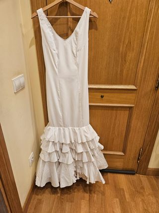 Vestido de  flamenca para fiestas flamencas.