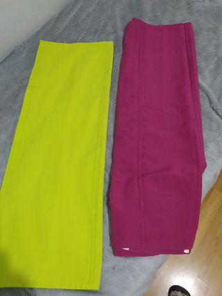 2 estores de tela con varillas.