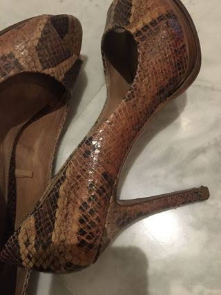 Zapatos tacón Uterqüe talla 39, animal print.