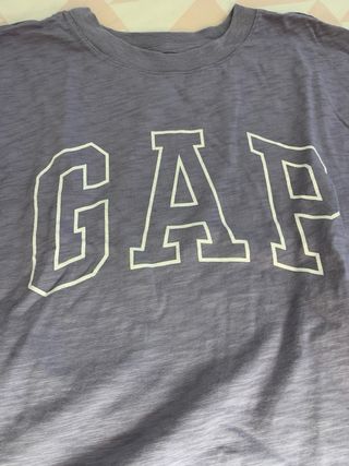 Camiseta GAP lila