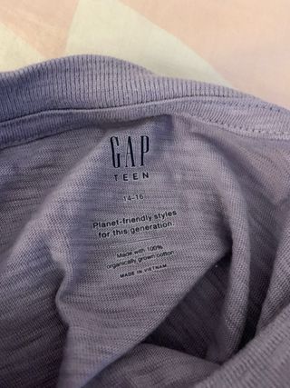Camiseta GAP lila