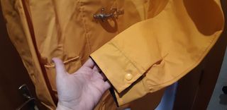 Chubasquero amarillo