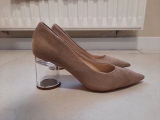 Zapato Salón Taupe Tacon Transparente  