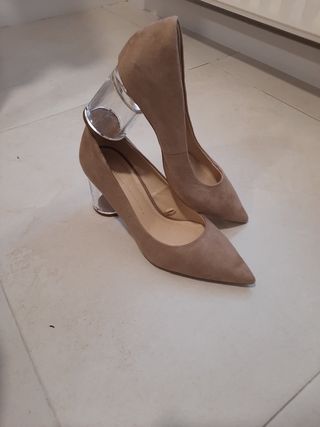 Zapato Salón Taupe Tacon Transparente  