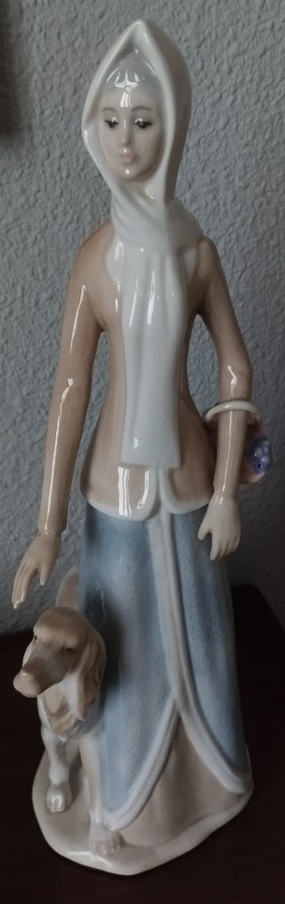 Figura porcelana Tengra-URGE VENDER