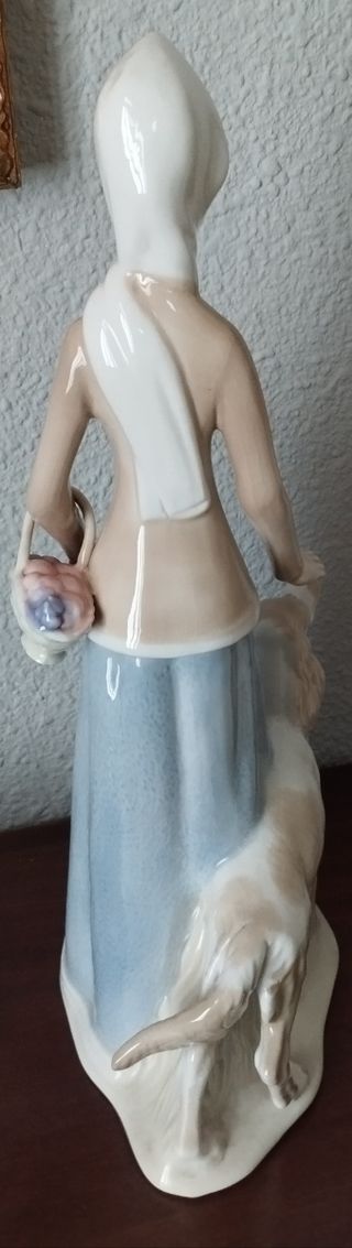 Figura porcelana Tengra-URGE VENDER