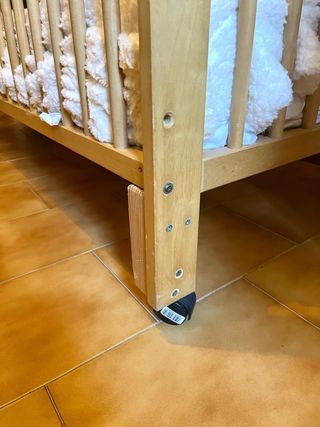 Cuna ikea color madera