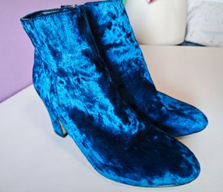 Botín azul terciopelo BLANCO talla 39.