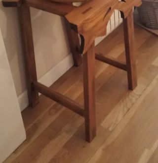 Precioso pie de madera encerada