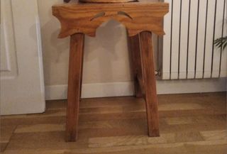 Precioso pie de madera encerada