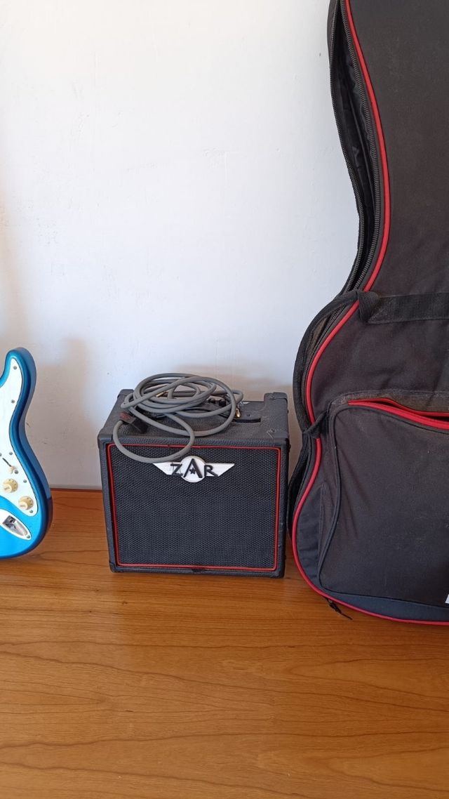 Guitarra Eléctrica Levinson + Amplificador + Funda