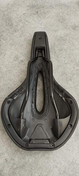 SILLÍN DE GEL ANTIPROSTATICO ROJO