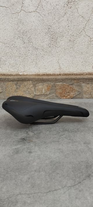 SILLÍN DE GEL ANTIPROSTATICO ROJO