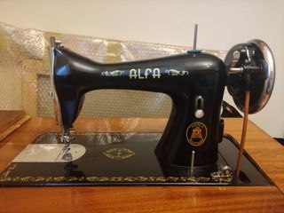 Maquina coser Alfa antigua
