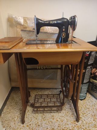Maquina coser Alfa antigua