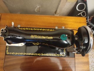 Maquina coser Alfa antigua