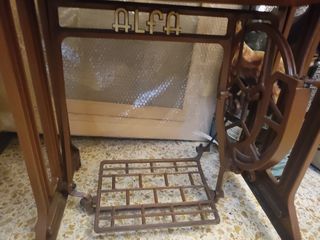 Maquina coser Alfa antigua