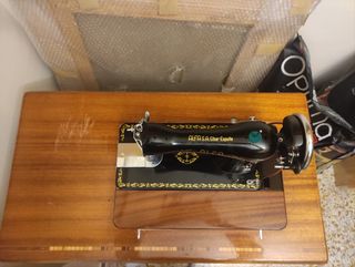 Maquina coser Alfa antigua