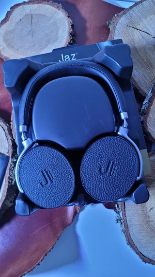 Auriculares inalámbricos Jaz Bepop en su caja