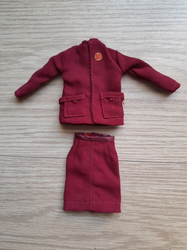 Lote barbie + uniforme Barbie azafata iberia