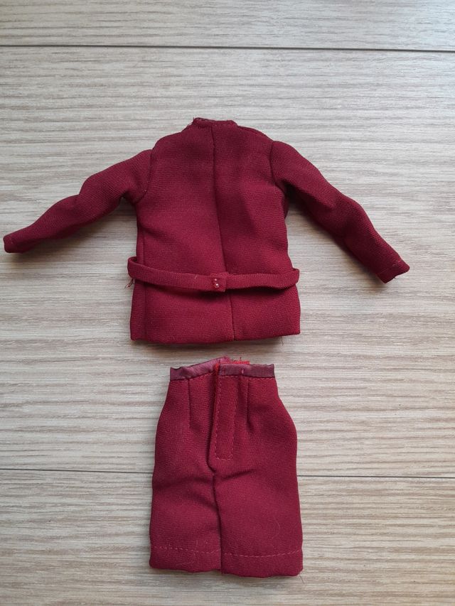 Lote barbie + uniforme Barbie azafata iberia