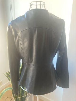 Cazadora de poli piel de Zara