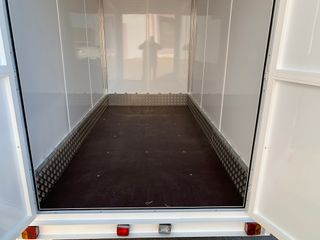 remolque doble eje cerrado caja sándwich