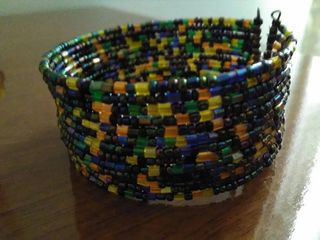 Bracciale rigido in perline