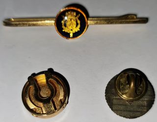 3 INSIGNIAS DE LA CASA REAL 