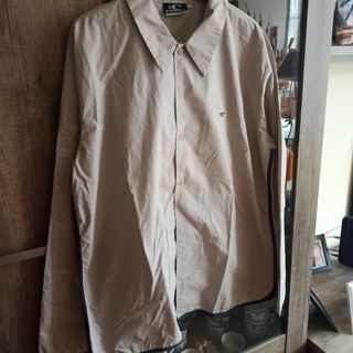 Camisa. Manga. Larga