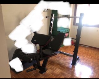Aparato gimnasia con pesas y saco de boxeo 