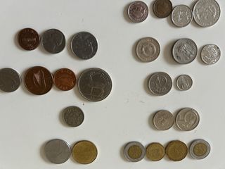 49 Monedas diferentes paises