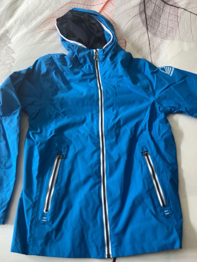 Cortavientos azul niño